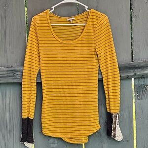 BKE Sweater. Soft, embroidered. Like New, Yellow, black. Buckle striped. Medium
